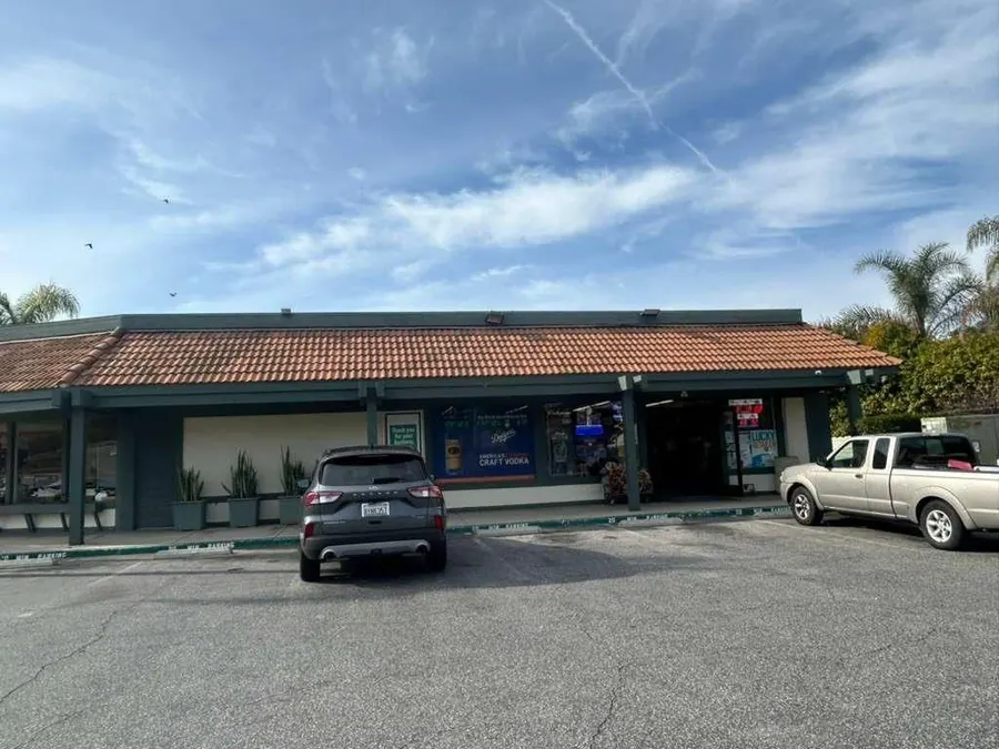 Thousand Oaks, photo 1