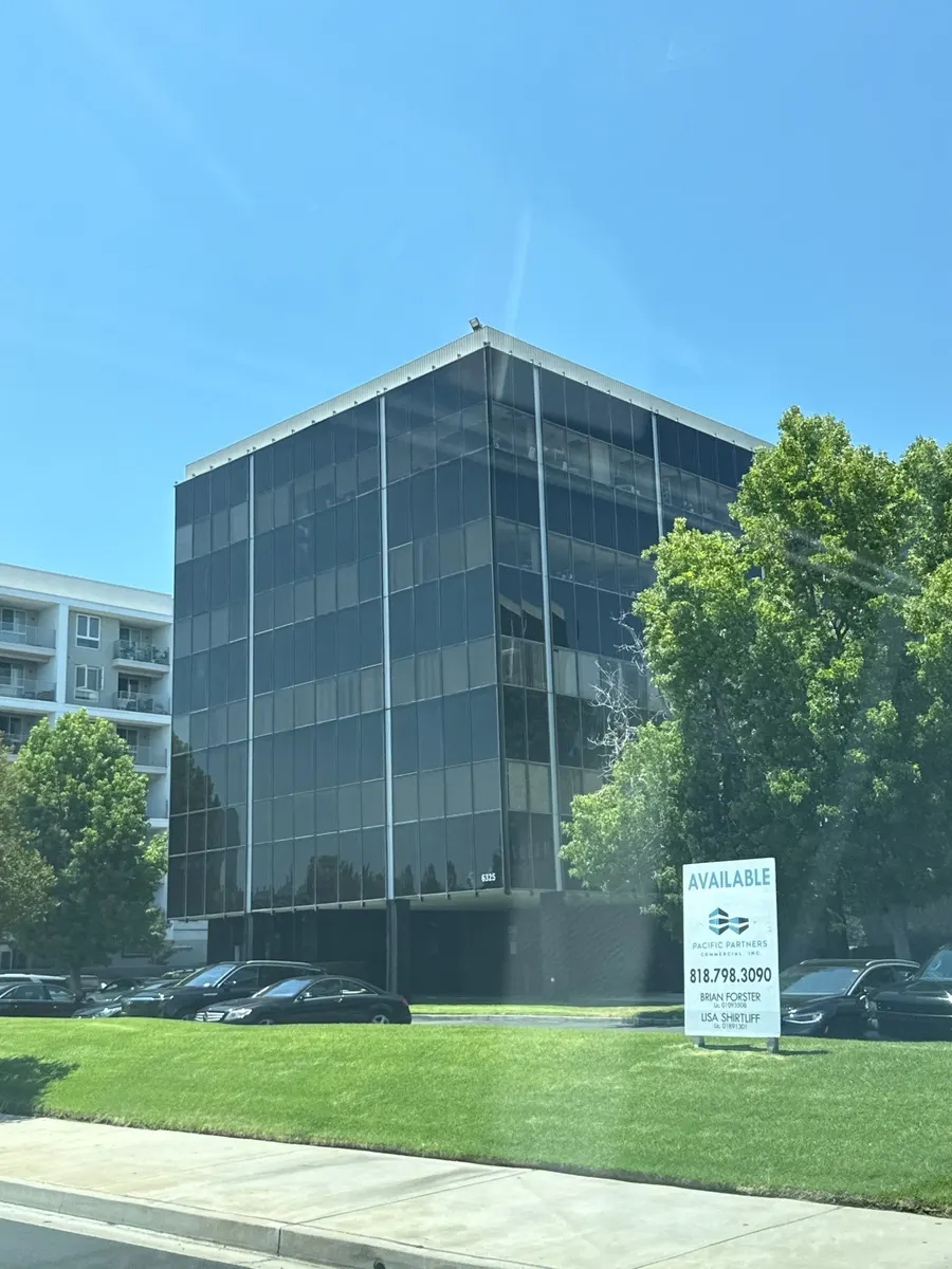 Woodland Hills, photo 1